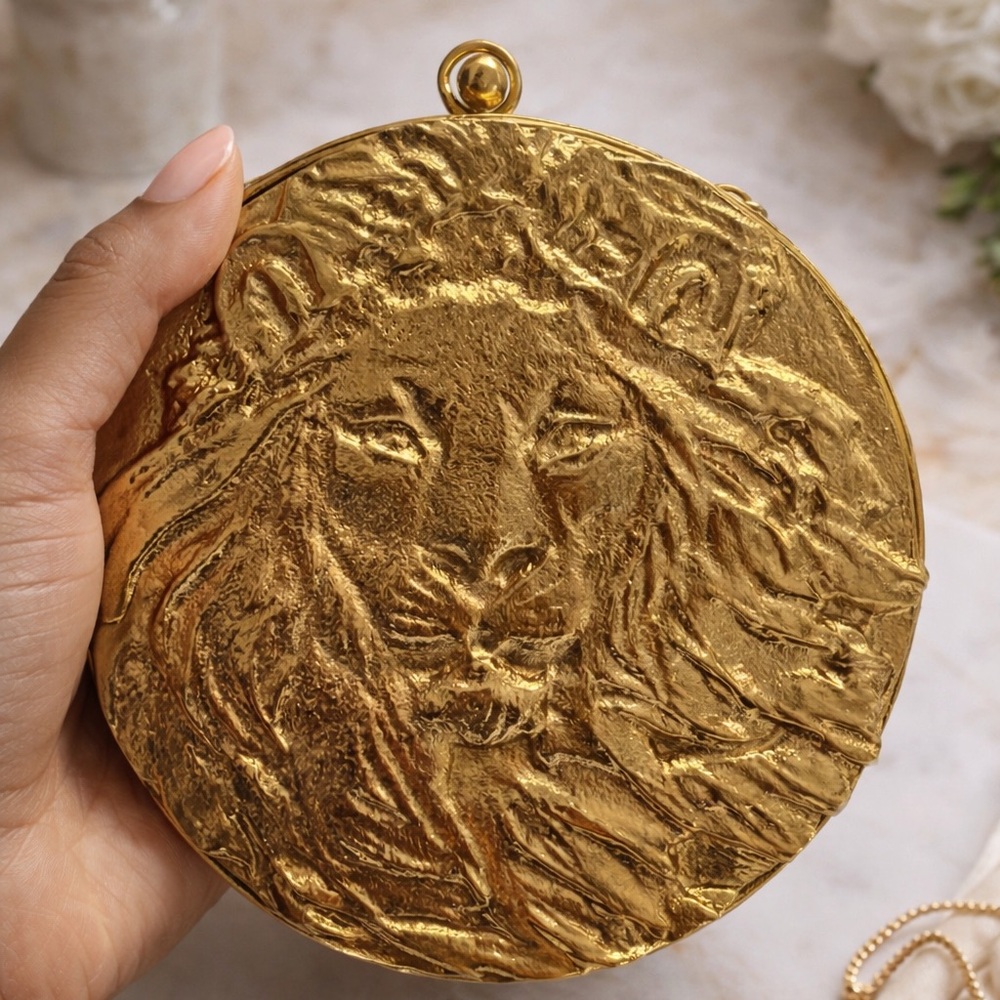 Round Gold Lion Relief Clutch